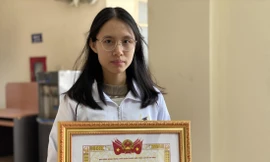 Em Nguyễn Thị Thu Nga, học sinh lớp 11, Trường THPT Chuyên Hùng Vương. Ảnh: PV 