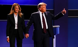 Vợ chồng Tổng thống Mỹ Donald Trump đã xác nhận nhiễm COVID-19 tối 1/10 