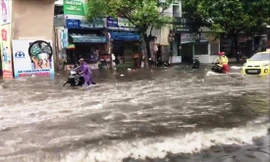 Cảnh ngập nước xảy ra thường xuyên trên đường Đồng Khởi , nội ô TP Biên Hòa 