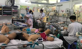 Số ca nhập viện tại BV Nhi đồng 1 (TPHCM) do bệnh tay chân miệng đang gia tăng ở mức báo động ảnh: P.V 