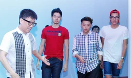 Giám khảo 'Người mẫu châu Á' hướng dẫn thí sinh VN