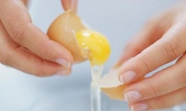 Mẹo trị mụn đầu đen với lòng trắng trứng