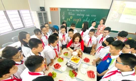 Học sinh Hà Nội tựu trường sau kỳ nghỉ hè 'đặc biệt'