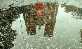 Hà Nội tĩnh mịch mùa COVID-19 qua gương soi bóng nước