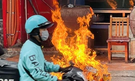 Hà Nội lại 'đỏ lửa' trong ngày Tết ông Công ông Táo 