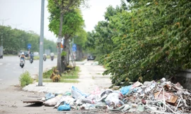 Đại lộ 'nghìn tỷ' ở Hà Nội vừa làm xong đã bị rác thải bủa vây