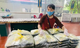 Những tấm lòng thiện nguyện sưởi ấm tình người mùa dịch COVID-19