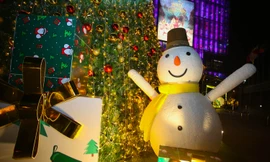 Ngắm Hà Nội lung linh sắc màu tuyệt đẹp đón Noel