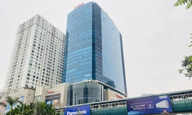 Đường phố Hà Nội vắng vẻ trong ngày đầu tuần đi làm mùa dịch COVID-19