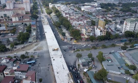 Cận cảnh cầu vượt nút giao thông Nguyễn Văn Huyên - Hoàng Quốc Việt sắp thông xe