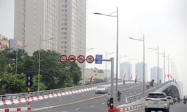 Cận cảnh cầu vượt 560 tỷ qua 'điểm đen' Nguyễn Văn Huyên - Hoàng Quốc Việt