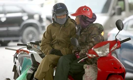 Người lao động ở Hà Nội mưu sinh trong đợt rét mạnh nhất từ đầu mùa đông