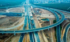Nhìn gần nút giao 400 tỷ đồng sắp hoàn thiện ở Hà Nội