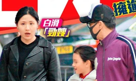 'Triển Chiêu' Hà Gia Kính lần đầu xuất hiện cùng vợ con 