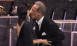 Chương Tử Di bị sàm sỡ