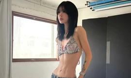 Thân hình 'da bọc xương' của con gái Choi Jin Sil