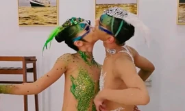 Điệu múa chim công của Dương Lệ Bình bị chỉ trích vì quá gợi dục