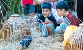 Hơn 6.000 trẻ em và phụ huynh tham gia Ngày hội Dân gian