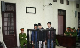 Thiếu nữ bị dụ đi ăn chè… trong nhà nghỉ