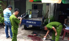 Cảnh sát khám nghiệm hiện trường vụ cô giáo bị đâm gục giữa đường