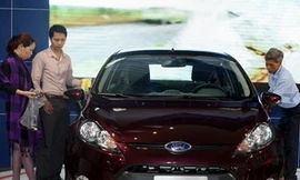 Thị trường ôtô khởi sắc nhờ mua xe 'chạy thuế'