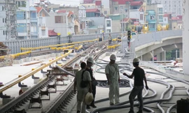 Thi công cầm chừng tại ga Láng thuộc tuyến Cát Linh - Hà Đông. Ảnh: Báo Giao thông