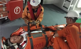 Thuyền viên tàu Trung Quốc được cứu hộ trên tàu Việt Nam