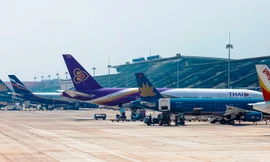 Nhiều chuyến bay bị huỷ, chậm chuyến do bão số 5