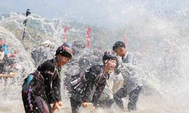 Vui hội té nước của dân tộc Lào ở Lai Châu