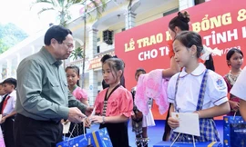 Thủ tướng Phạm Minh Chính thăm Trường Phổ thông Dân tộc bán trú Tiểu học Pa Tần