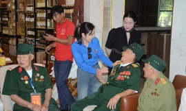 Thế hệ trẻ Việt Nam tự hào tham gia lễ Kỷ niệm 70 năm Chiến thắng Điện Biên Phủ