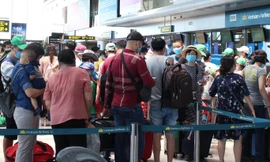 Sân bay Đà Nẵng tăng thêm 17 chuyến/ngày để nhanh chóng “giải tỏa” 8 vạn khách du lịch khỏi thành phố. Ảnh: Giang Thanh 