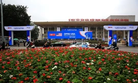 Hà Nội - thành phố trải qua chiến tranh, nay là cầu nối cho hòa bình. ảnh: Hồng Vĩnh