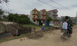 Các công trình xây dựng trên đất nông nghiệp tại thôn Thu Thủy, xã Xuân Thu, Sóc Sơn. ảnh: Nguyễn Thắng