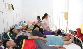 Bệnh nhân sốt xuất huyết cấp cứu ở bệnh viện 