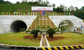 Phí ô tô qua hầm Cù Mông thấp nhất 60.000 đồng/lượt