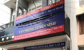 Nhiều học viên phản ánh trung tâm dạy lái xe 263 Phan Chu Trinh, TP Buôn Ma Thuột thu tiền nhưng chưa tổ chức cho họ thi. ảnh: C.H 