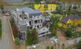 Rừng phòng hộ Sóc Sơn bị băm nát để xây biệt thự. Ảnh: pv 