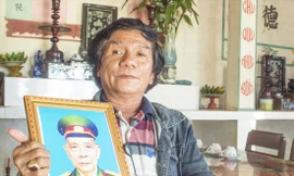 Võ sư Đông Nhất Tơ hoài niệm về người thầy đáng kính của mình. Ảnh: Văn Chương 