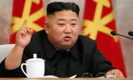 Trong bức ảnh do truyền thông Triều Tiên phát đi ngày 24/5, ông Kim Jong Un được nói là đang phát biểu tại cuộc họp của các nhà lãnh đạo quân sự. Ảnh: CNN 
