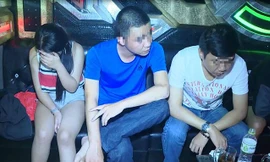Hiện trường vụ tạm giữ gần 60 người tại quán karaoke Hoàng Phúc 