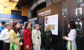 Áp dụng chính sách ưu đãi để hút khách tới Nhà tù Hỏa Lò. Ảnh: NHƯ Ý 