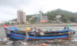 Tàu thuyền của ngư dân Vũng Tàu bị bão quật tan tành. ảnh: Ngô Tùng