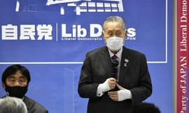 Ông Yoshiro Mori đối diện làn sóng đòi sa thải