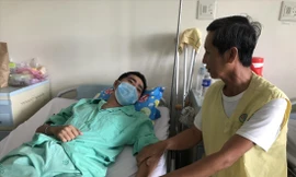 Thầy giáo Danh Văn đang điều trị tại Bệnh viện Chợ Rẫy