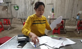 Bà Phan Thị Thanh Mùi, chủ nhà hàng Minh Mùi phản ánh sự việc với phóng viên