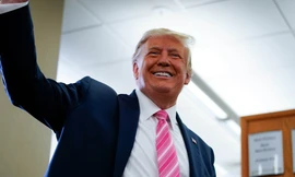 Tổng thống Mỹ Donald Trump đi bỏ phiếu sớm ở bang Florida. Ảnh: Getty 