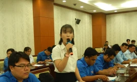 Bạn trẻ góp ý dự thảo văn kiện trình Đại hội XIII của Đảng chiều 27/10 