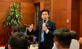 Anh Nguyễn Đức Tùng, Giám đốc Trung tâm Hỗ trợ thanh niên khởi nghiệp trao đổi tại diễn đàn “Thanh niên Việt Nam sáng tạo, khởi nghiệp”. ẢNH: LƯU TRINH