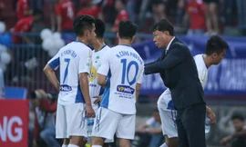 HLV Chung Hea-seong sẽ trở lại sân Pleiku trong cương vị HLV đối thủ của đội bóng phố Núi. ảnh: VSI